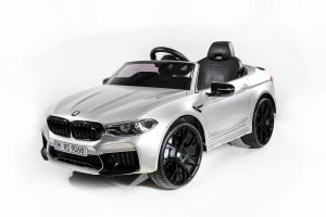 Elektrické autíčko BMW M5 24V, šedá metalíza, Mäkké EVA kolesá, Motory: 2 x 24V, Kapacita batérií 24V, LED Svetlá, 2,4 GHz diaľkové ovládanie, MP3 Prehrávač, Mäkké PU sedátko, ORIGINÁL licencia
